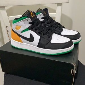 Nike Jordan 1 mid “Lucky green” GS